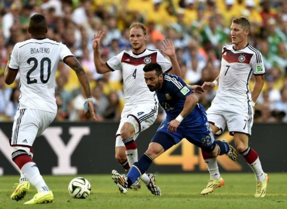 就是不怵枪手！埃梅里带队10次面对阿森纳，4胜4平2负