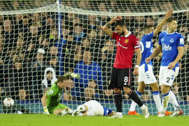 利物浦主帅斯洛特做出惊人决定：萨拉赫罕见坐上替补席